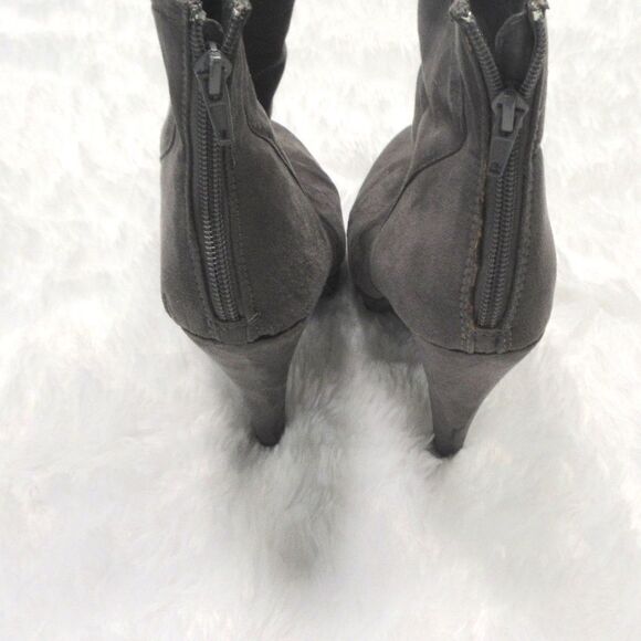 🍍3/$15🍍Forever 21 Gray Heeled Ankle Boots - Picture 4 of 8